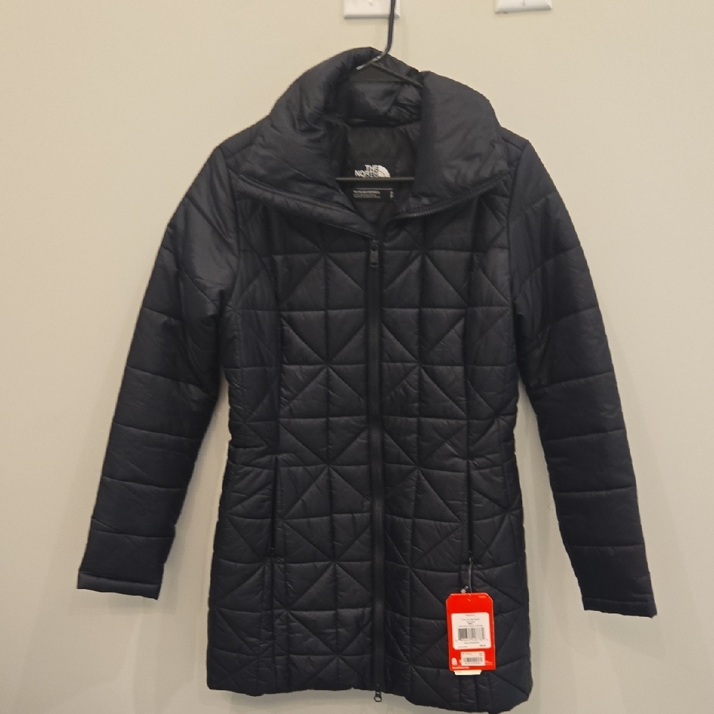 NWT The North Face Women's Black Puffer Coat Size SMALL